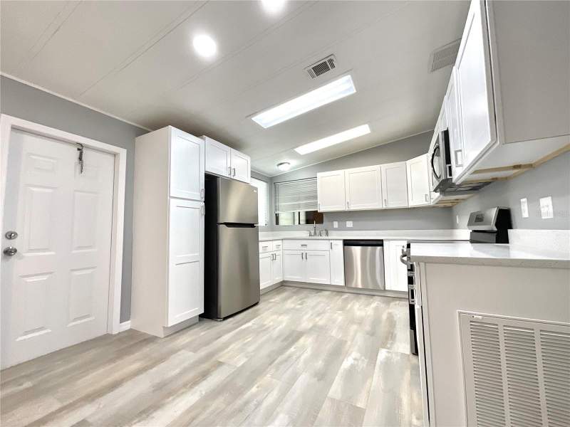 2 bedroom Manufactured Home at 2612 McDaniel Drive, Broadmoor, Kissimmee — photo 4