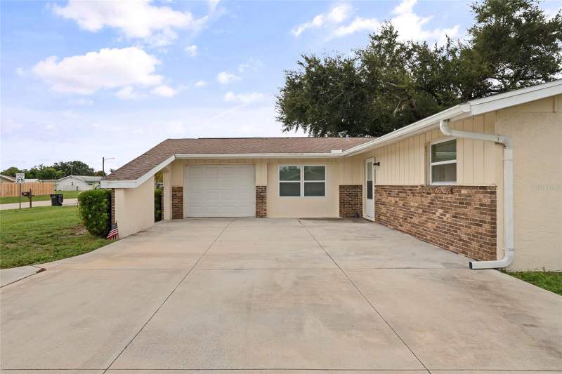 3 bedroom Single Family Residence at 517 Peach Street, Crown Point, Venice — photo 3