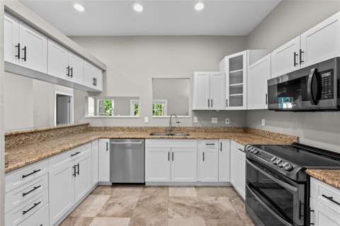 1513 E Park Circle, Tampa FL - photo 8 of 31