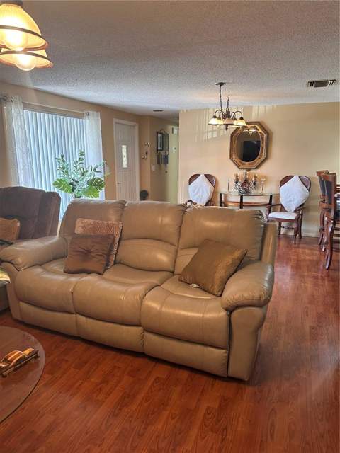 8848 Oak Circle, Tampa FL - photo 11 of 27