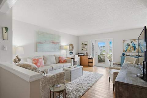 111 Seahorse Drive #B, St Petersburg FL - photo 10 of 63