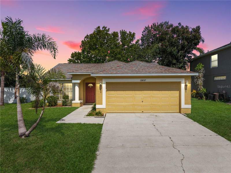 13437 BEECHBERRY DRIVE home for sale in Meadowbrooke At Summerfield