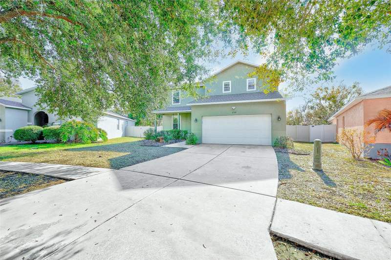 3 bedroom Single Family Residence at 11159 Running Pine Drive, Moss Landing Ph 1, Riverview — photo 1