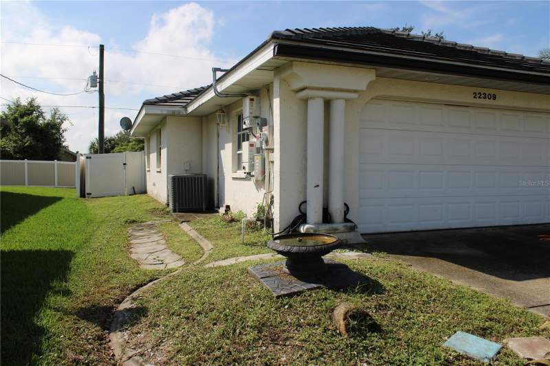 3 bedroom Single Family Residence at 22309 Peachland Boulevard, Port Charlotte Sec 051, Port Charlotte — photo 3