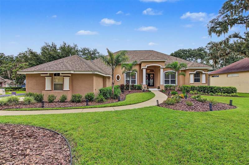 5 bedroom Single Family Residence at 5109 Sylvan Oaks Drive, Canterbury Oaks, Valrico — photo 2