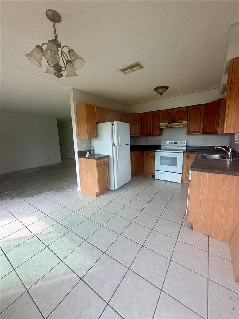 3 bedroom Single Family Residence at 9328 SE Maricamp Road, Silver Spgs Shores Un 47, Ocala — photo 4