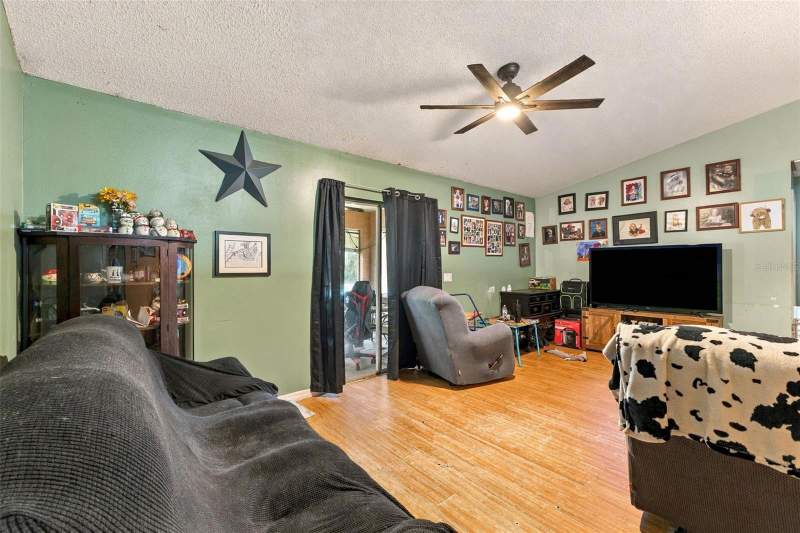 3 bedroom Single Family Residence at 451 E French Avenue, Assessors Subdivision Of Orange City, Orange City — photo 4