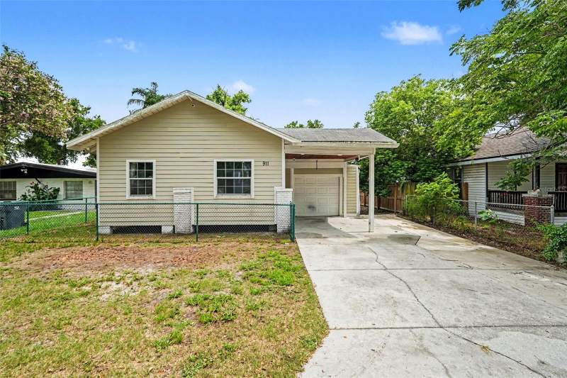 2 bedroom Single Family Residence at 911 E 123rd Avenue, Flowers & Stuart Oak Grove Sub, Tampa — photo 2