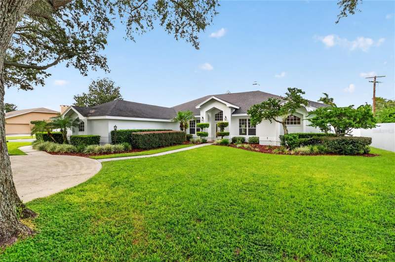 4 bedroom Single Family Residence at 734 Highlands Place Boulevard, One Highlands Place Add, Lakeland — photo 2