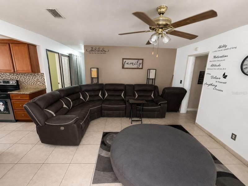 4 bedroom Single Family Residence at 7507 W Caracas Street, Holliday Village Sec 1, Tampa — photo 4
