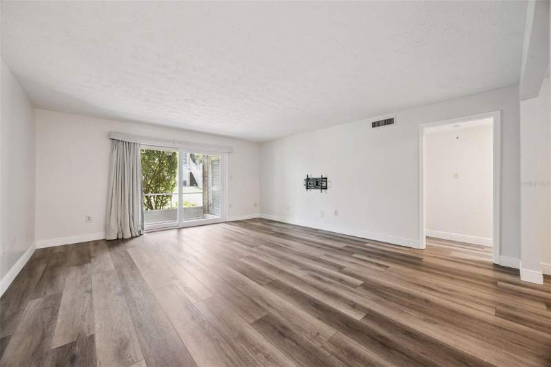 2 bedroom Condominium at 4300 LAKE UNDERHILL ROAD #23B2, PLANTATION APTS ORLANDO, ORLANDO — photo 3