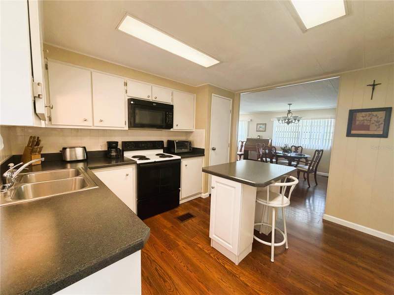 2 bedroom Mobile Home at 340 Palo Verde Drive, Hawthorne At Leesburg A Coop, Leesburg — photo 4