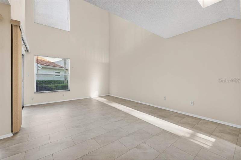 2 bedroom Townhouse at 4843 Napoli Court, Cluster Homes, St Petersburg — photo 4