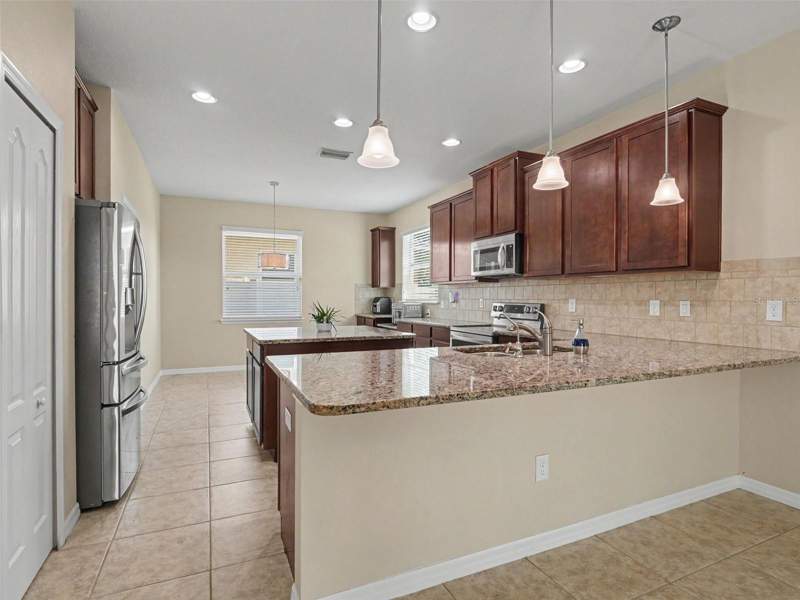 5 bedroom Single Family Residence at 10413 Avian Forrest Drive, Riverview Meadows Phase1A, Riverview — photo 3