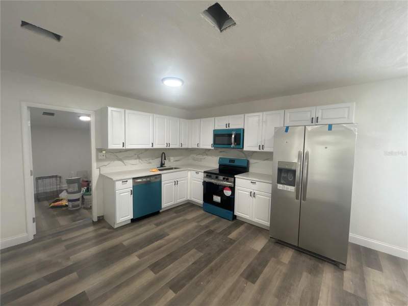 5 bedroom Single Family Residence at 585 Lindley Terrace, Port Charlotte Sec 025, Port Charlotte — photo 4