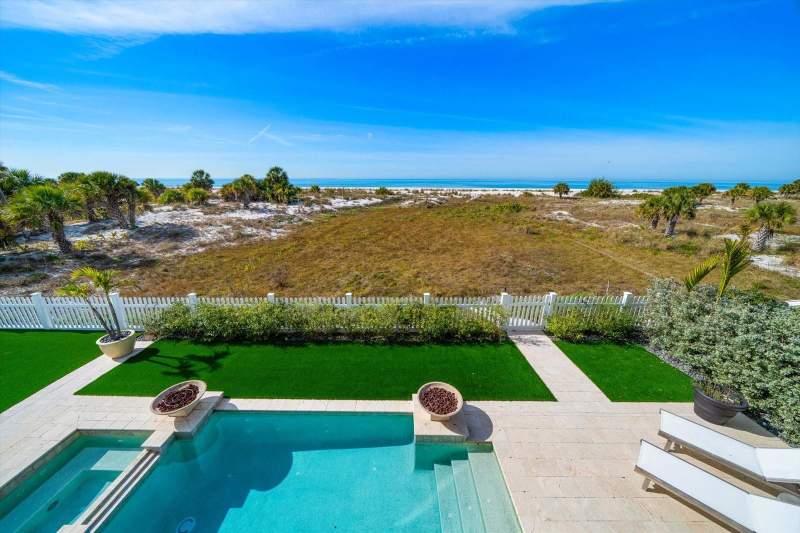 5 bedroom Single Family Residence at 1040 Eldorado Avenue, Mandalay Sub, Clearwater Beach — photo 3