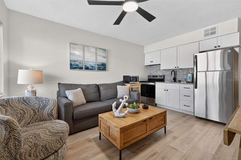 1 bedroom Condo - Hotel at 14251 Gulf Boulevard #5, Tropic Shores Apt Motel Condo, Madeira Beach — photo 2