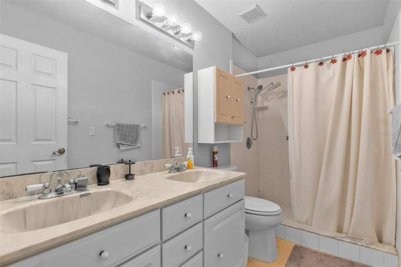 5 bedroom Single Family Residence at 11759 Oswalt Road, Silver Glen Sub, Clermont — photo 4