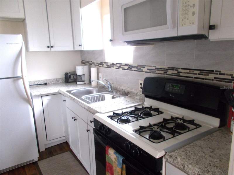3 bedroom Mobile Home at 6821 Ocean Court, Holiday Park, North Port — photo 3