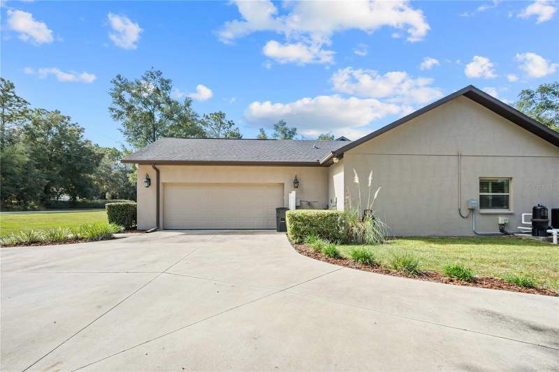 3 bedroom Single Family Residence at 2463 W Axelwood Drive, Pine Ridge Unit 03, Beverly Hills — photo 5