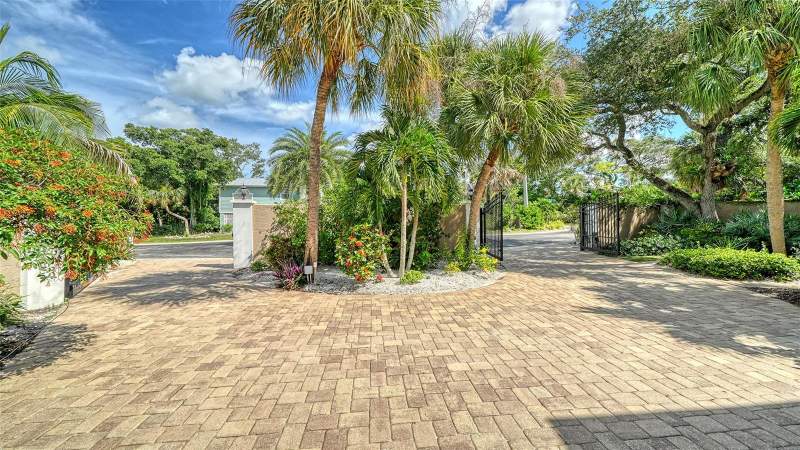 4 bedroom Single Family Residence at 5188 Siesta Woods Drive, Siesta Woods, Sarasota — photo 5