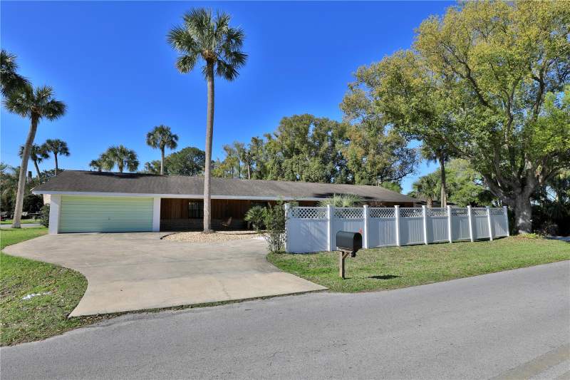3 bedroom Single Family Residence at 11230 SE Timucuan Road, Timucuan Island Un 3, Summerfield — photo 2
