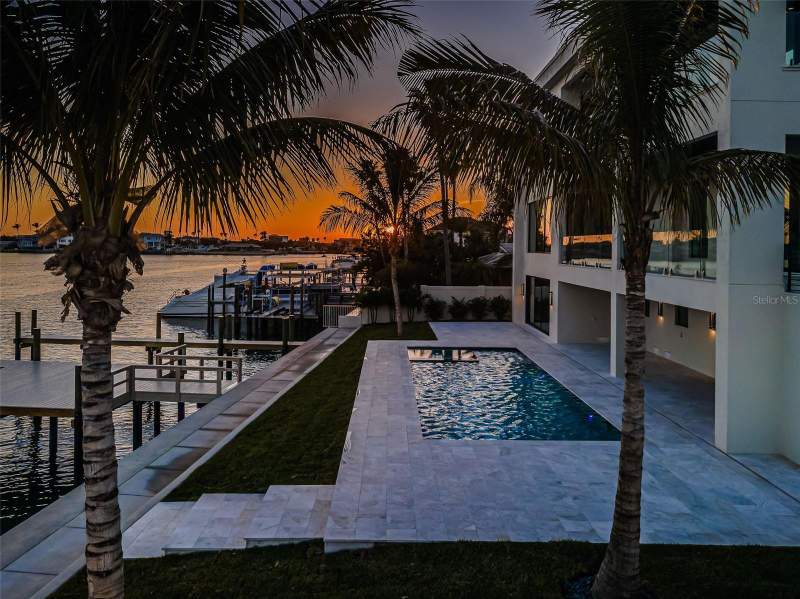 5 bedroom Single Family Residence at 236 Howard Drive, Howard Estates, Belleair Beach — photo 4