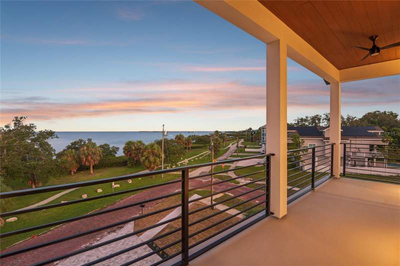 5 bedroom Single Family Residence at 96 Shore Drive, Clarks H L Sub, Tarpon Springs — photo 4