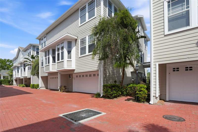 3 bedroom Townhouse at 3315 W De Leon Street #18, Southgate Twnhms, Tampa — photo 4