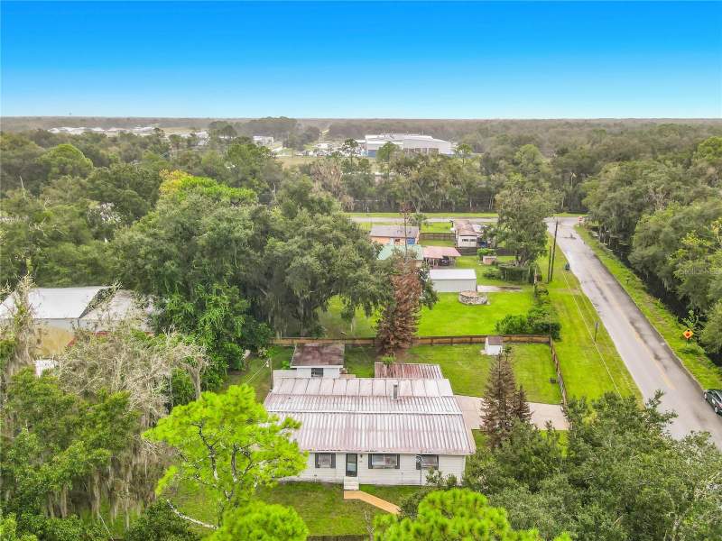 3 bedroom Manufactured Home at 2149 Edgewater Canal Road, New Smyrna Beach, New Smyrna Beach — photo 2