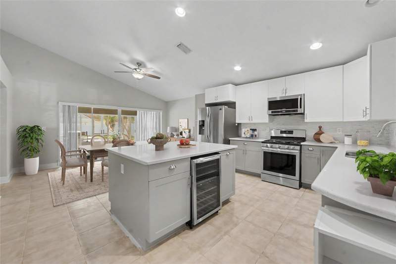 4 bedroom Single Family Residence at 6241 Crickethollow Drive, Bloomingdale Ridge, Riverview — photo 4