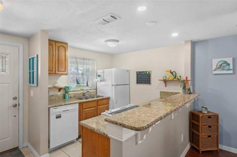 7906 Woodvine Circle, Tampa FL - photo 9 of 34