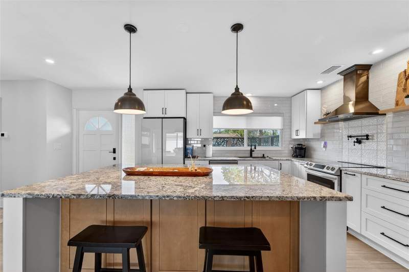 2 bedroom Single Family Residence at 2 79th Street, South Cswy Isle Sub, St Petersburg — photo 4
