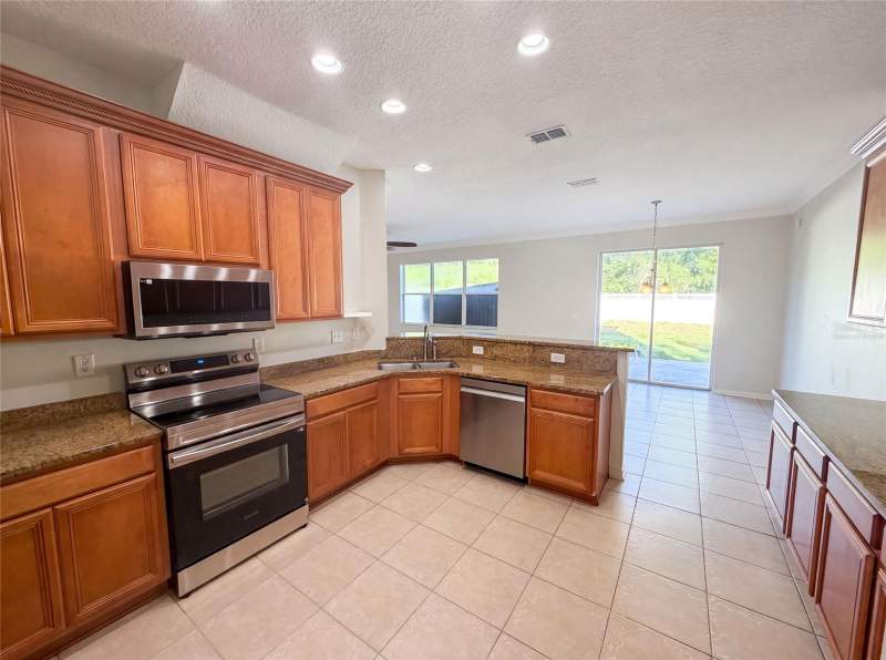 3 bedroom Single Family Residence at 31628 Spoonflower Circle, Watergrass Prcl A, Wesley Chapel — photo 2