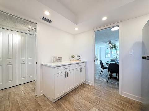 4550 Cove Circle #106, St Petersburg FL - photo 6 of 6