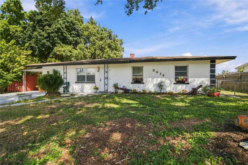 4 bedroom Single Family Residence at 2414 25th Avenue, Fairfield Acres Unit Two, Bradenton — photo 3