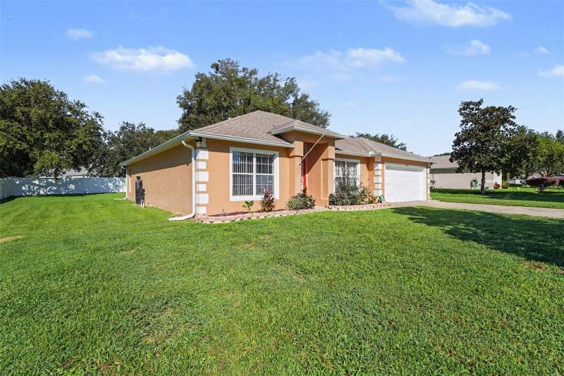 3 bedroom Single Family Residence at 2303 Weathered Wood Drive, Village At Lake Pointe, Leesburg — photo 4
