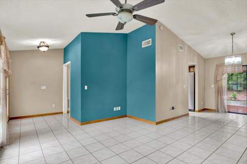 5527 Pentail Circle, Tampa FL - photo 10 of 35