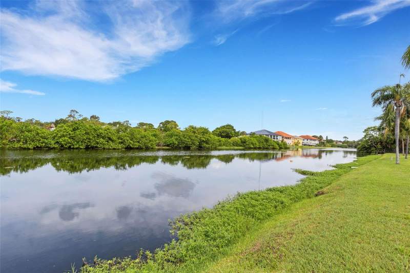 2 bedroom Condominium at 114 Fernwood Circle #114, Gardens The Condo, Seminole — photo 5