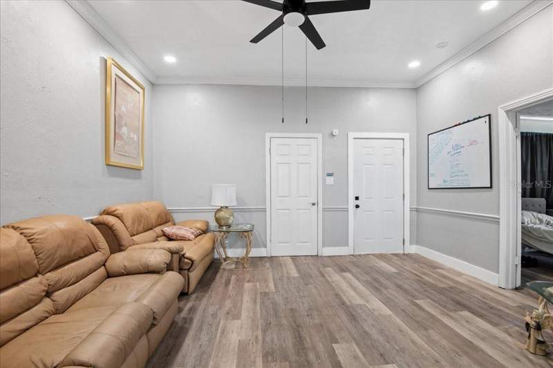 7 bedroom Single Family Residence at 3001 W Chestnut Street, Mac Farlane Park, Tampa — photo 3