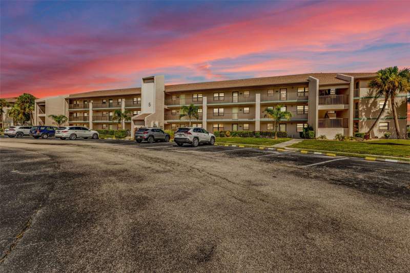 2 bedroom Condominium at 175 Kings Highway #523, Newport 01 Ph 02 Bldg 05, Punta Gorda — photo 2