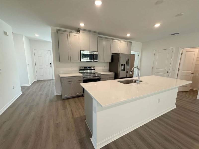 4 bedroom Single Family Residence at 5268 Hanford Avenue, Spring Hill, Spring Hill — photo 3