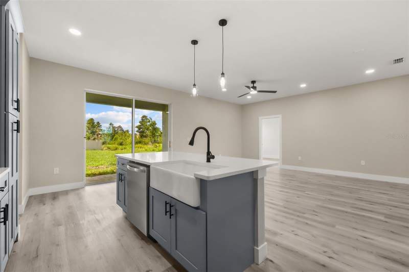 4 bedroom Single Family Residence at 367 Camellia Court, Poinciana Nbrhd 02 Village 08, Kissimmee — photo 5