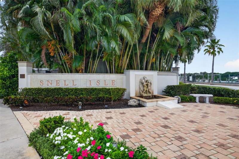 3 bedroom Single Family Residence at 201 Snell Isle Boulevard, Merhige Rep, St Petersburg — photo 2