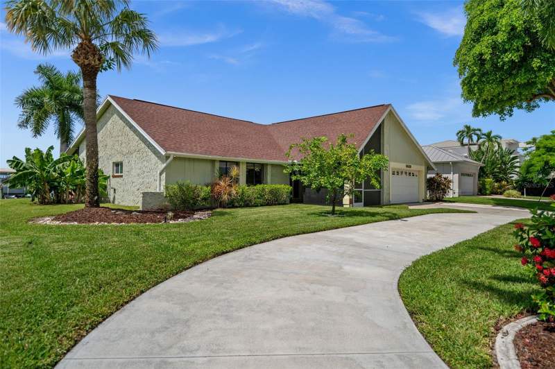 3 bedroom Single Family Residence at 5028 Pelican Boulevard, Cape Coral, Cape Coral — photo 4