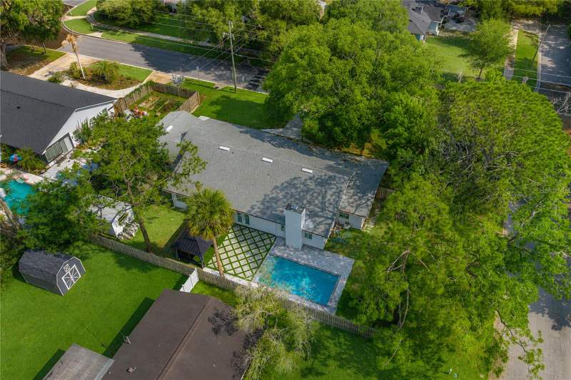 4 bedroom Single Family Residence at 20 E Division Street, Winter Garden Shores First Add, Winter Garden — photo 2