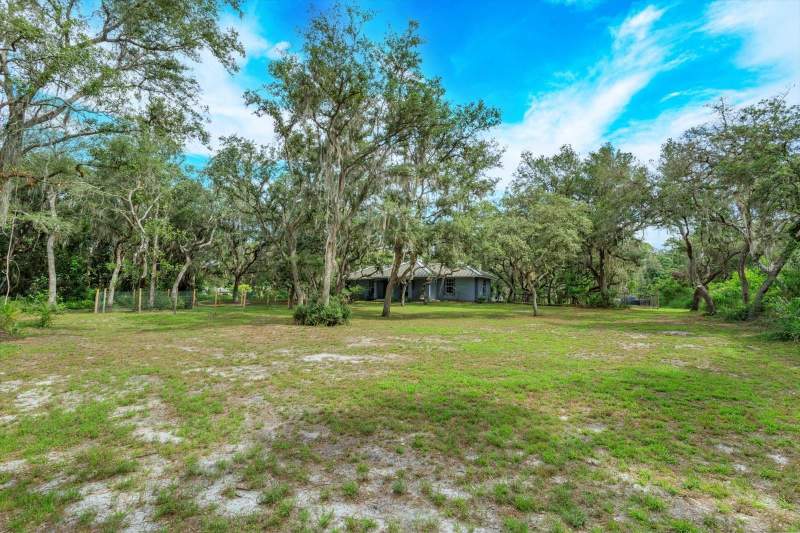2 bedroom Single Family Residence at 17249 Holly Court, Acreage & Unrec, Umatilla — photo 2