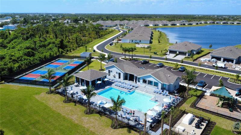 2 bedroom Villa at 8125 Shore Lake Drive, Palm Lake At Coco Bay, Englewood — photo 3