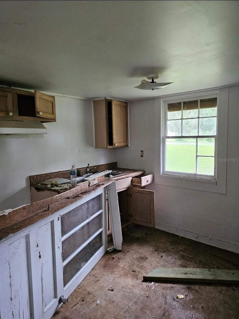 3 bedroom Single Family Residence at 804 NE 9th Avenue, Roses Sub, Ocala — photo 2