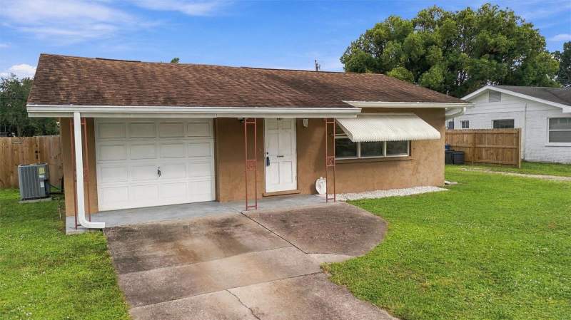 2 bedroom Single Family Residence at 907 42nd Street, Country Club Manor, Bradenton — photo 2